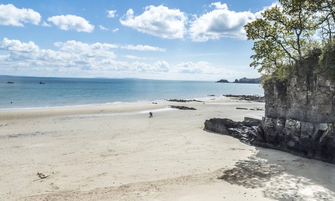 Saundersfoot Hostel | No. 1 Ocean Cabins - Saundersfoot Harbour