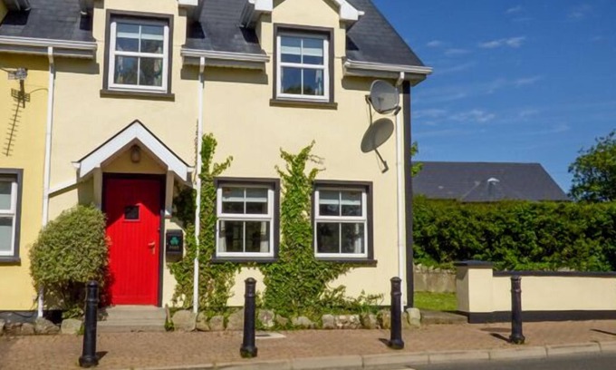 Tullaghan Cottage | NO 17 MOUNTAIN DALE, pet friendly in Bundoran, County Donegal