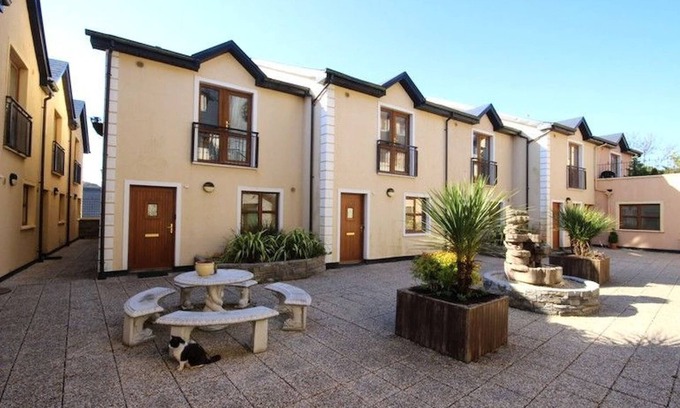 Clifden House | No 2 Clifden Court luxurious 2 bedroom townhouse