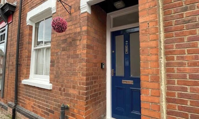 Newent House | No. 2 High Street, Newent – characterful Victorian house