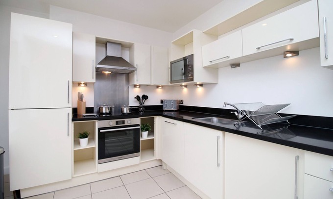 Castle Quarter Apartment | No.2 Under the Clock by SSW - Cardiff City Centre
