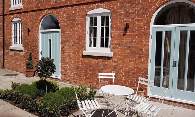 Breedon on the Hill Cottage | No.3 Meynell Mews king/twin room