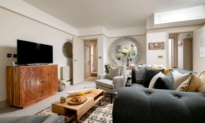 Blockley Apartment | No.3 The Old Coach House is a stylish apartment in Blockley