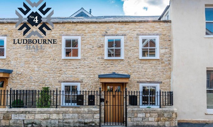 Sherborne Apartment | No.4 Ludbourne Hall