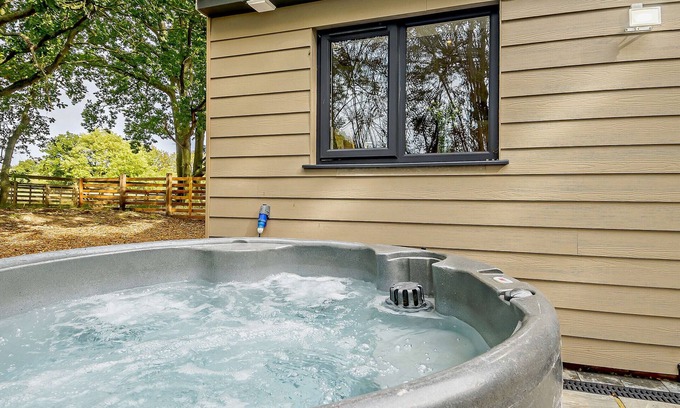 Foxley House | No.5 Hedgehog Den - Two Bedroom House, Sleeps 4