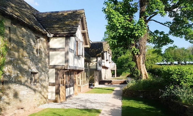 Kington House | No 5 The Threshing Barn, Penrhos Court