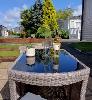 Cwm-y-glo Cabin | No 61 Brynteg Country & Leisure Retreat