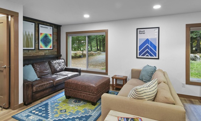Enumclaw House | No Cleaning Fee! Newly renovated cabin near Mt. Rainier. Sleeps 10!
