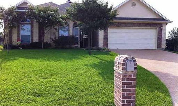 Westfield Village House | NO FEES~Huge Yard~Family~Pets~Patio