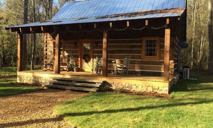 Corinth Cabin | NO PETS. Log Cabin in Corinth, Ms. Close to Shiloh National Park & Pickwick Lake
