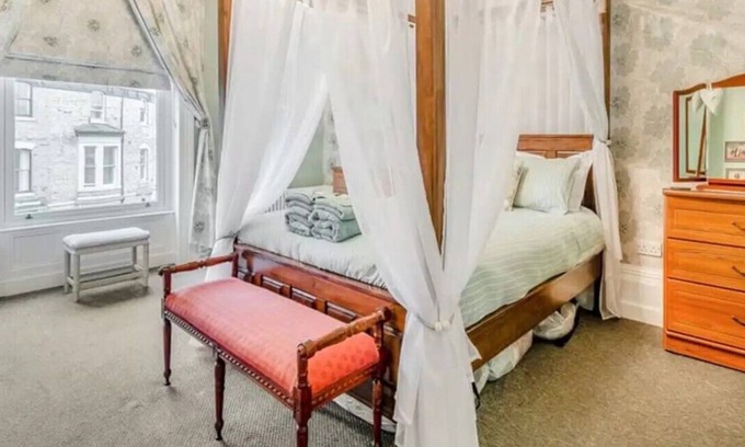 South Cliff Apartment | No Pets ! The Belvedere Apartment short walk to the beach, spa and town