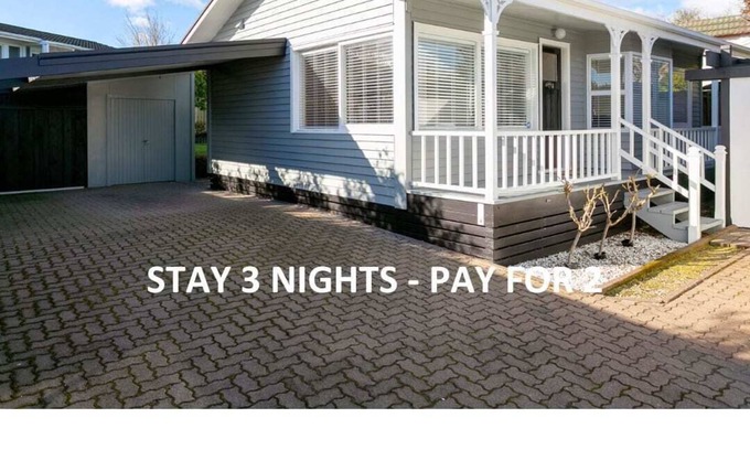 Taupo House | *No Service Fee * Across the Lake - Walk to Town