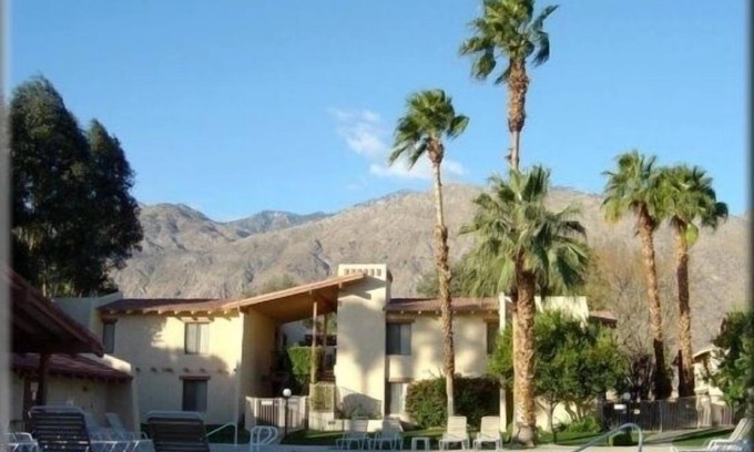 Baristo Condo | No Stairs! 2BR/2BA Reno Designer Furnished Washer/Dryer, Walk DNT, Wi-Fi, Phone
