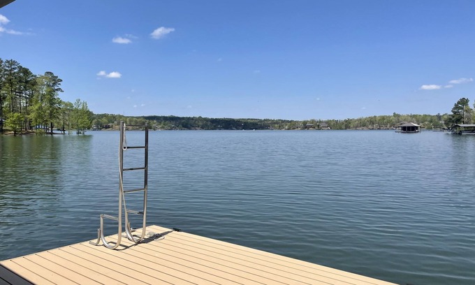 Jasper House | No steps, Game Room, Canoe & Kayaks, Dock, All Paved Roads! 10 min to 2 marinas!