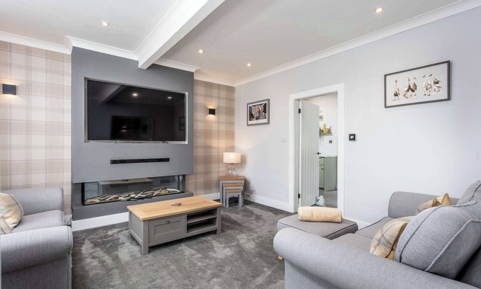 Kilmarnock House | No15 Ellis House - Donnini Apartments