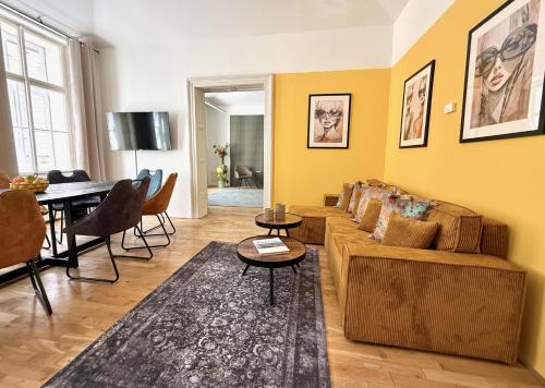 Stare Mesto Apartment | No2 Style & Design XXL City Centre Apartment