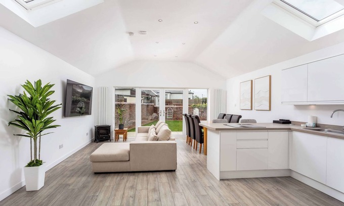 Prestwick House | No20 Mansfield House - Donnini Apartments