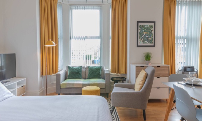 Preston Apartment | No4 Fulwood Heights - Large Bright Studio nr Hosp