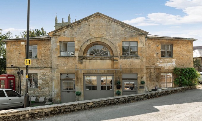 Blockley Apartment | No4 The Old Coach House is a luxurious retreat in scenic Blockley