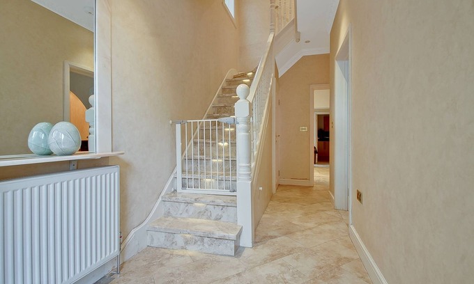 North Acton House | NOAL ROAD: 4 BEDROOM 4 BATHROOM 2 SITTING ROOM