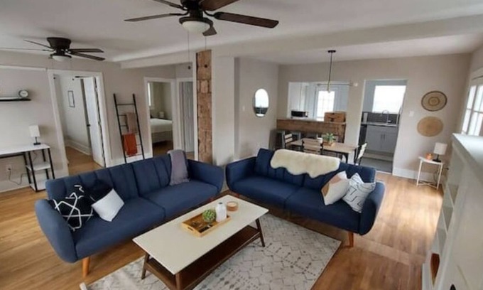 University Heights House | Nob Hill/UNM ~ Luxury Remodeled House w/King Bed