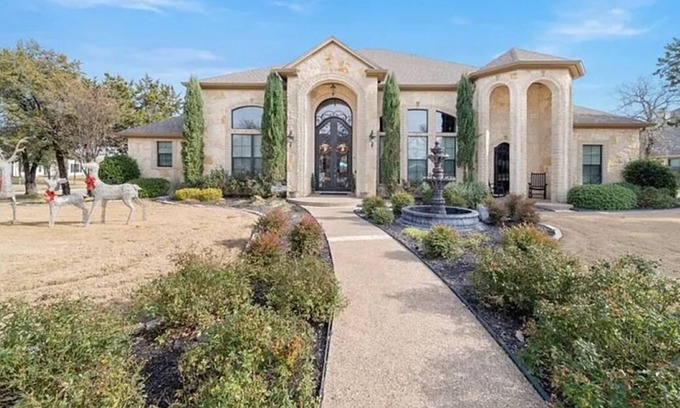 Crawford Villa | Noble Prairie: Lux Estate, Pool, Spa, Garden, Venue, Chef's Kitchen, Fireplace!