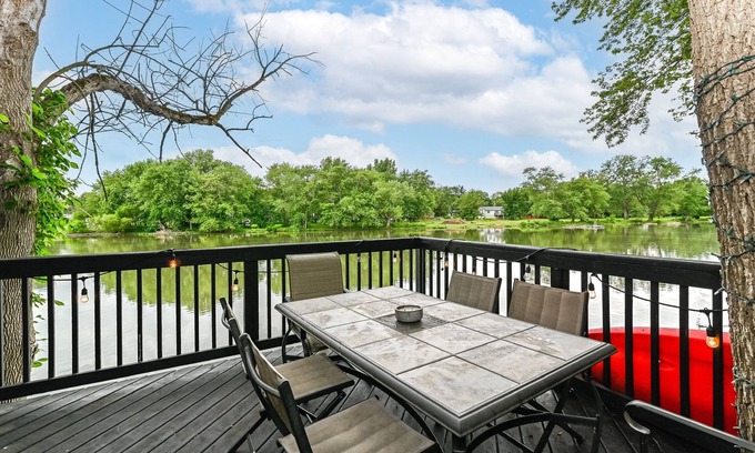 Noblesville House | Noblesville Tiny House, golf, kayaks, close to hiking, golf, waterfront!