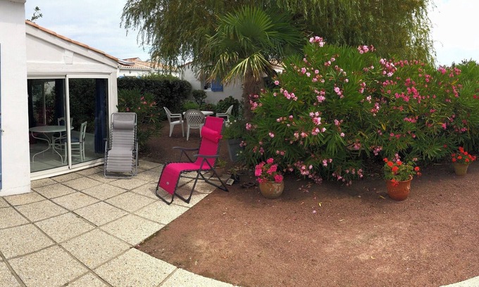 Noirmoutier-en-l'Ile Villa | NOIRMOUTIER - OLD - CHARMING VILLA IN FLOWER GARDEN - PROMOTION
