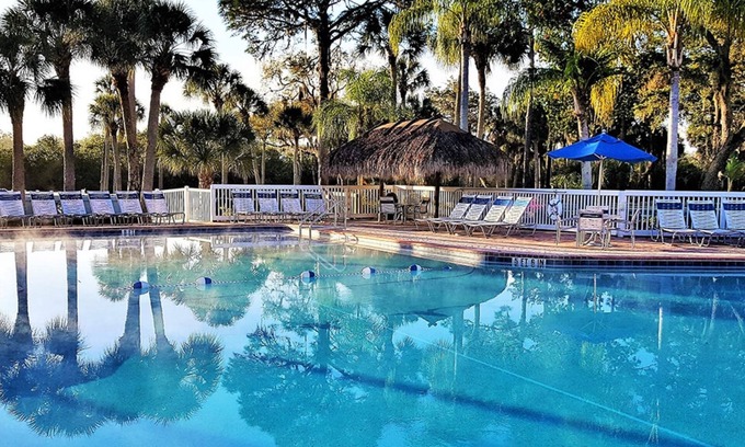 Nokomis House | Nokomis FL resort lifestyle. 3 miles to beaches, restaurants, shopping.