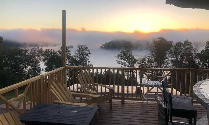 Bee Spring Cabin | Nolin Lake Cabin with a Big View. Why stay at a lake you can't see?
