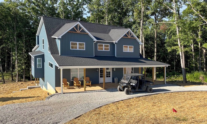 Clarkson House | Nolin Lake Family Retreat: Deck, Fire Pit & Games!