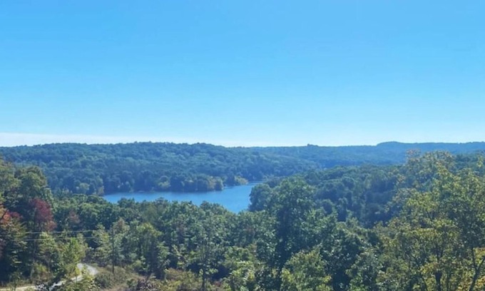 Lindseyville House | Nolin Lake Retreat with Gorgeous Lake View
