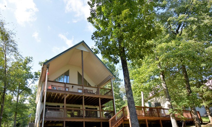 Bee Spring House | Nolin Lake Water Front Home 30 Minutes from Mammoth Cave