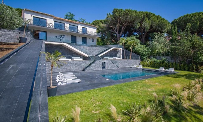 Cannes La Bocca House | Nom