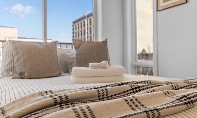 Truxton Circle Apartment | NoMa Convenience /Close to METRO + Union Market