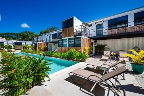 Tamarindo Hotel | Nomad Containers - Adults only