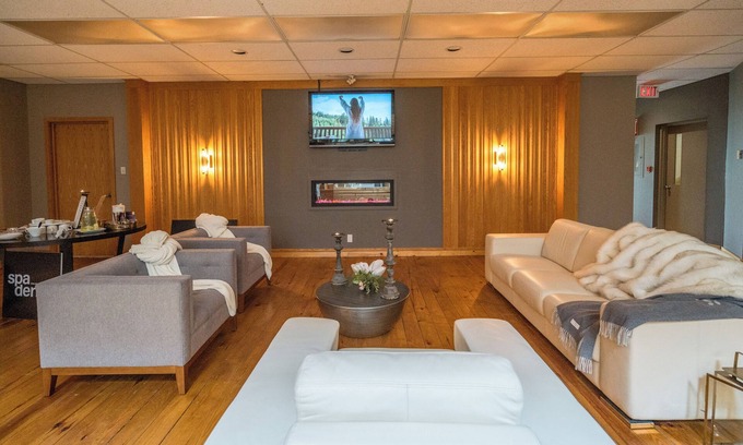 Harcourt Resort | Nomi - 304 King Suite