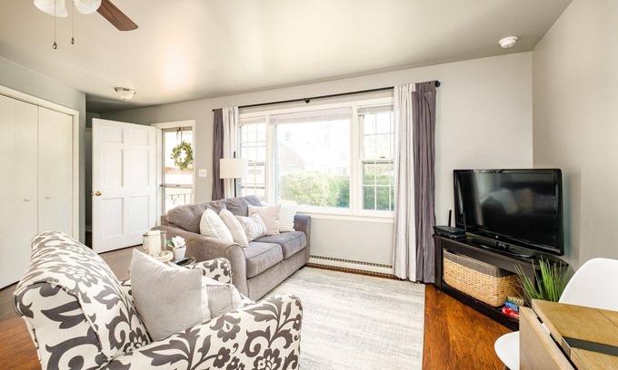 Waynesboro House | Nona's Cottage-Waynesboro/Shenandoah Valley, VA
