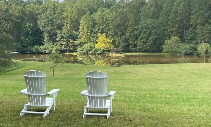 Reva House | Nonesuch Farm and guest house: private Shenandoah retreat