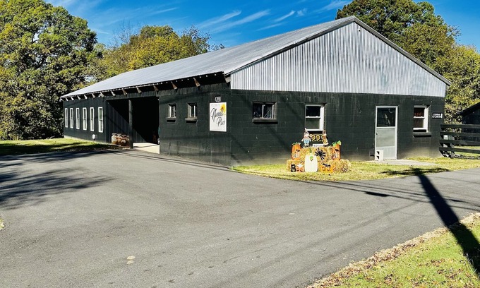 Oakland House | Nonna’s Place - Pole Barn Dwelling Near Mammoth Cave