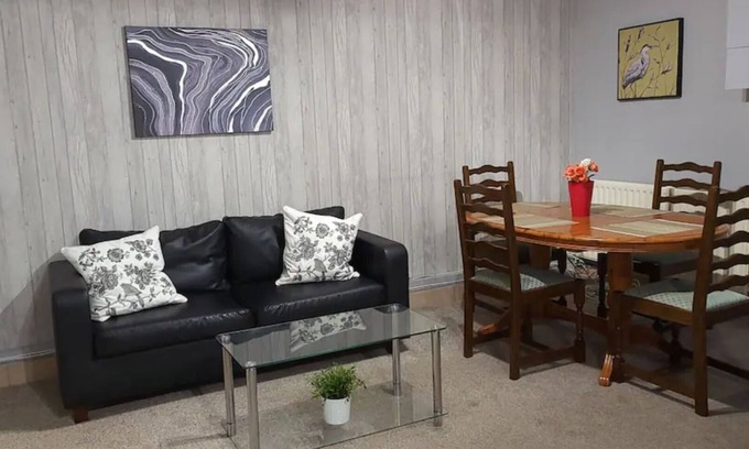 Bradley Stoke Apartment | Nook, 3 Bedrooms Apartment