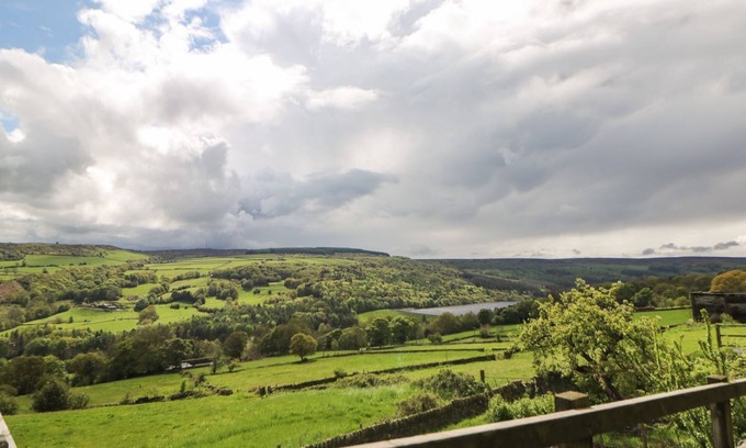 Hollow Meadows Cottage | NOOK FARM HOLIDAY COTTAGE, family friendly in Stocksbridge