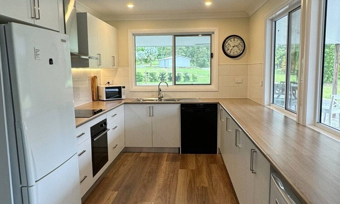 Tinbeerwah Cottage | Noosa Hinterland Cottage