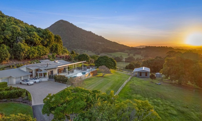 Cooroy Mountain House | Noosa Mountain Retreat