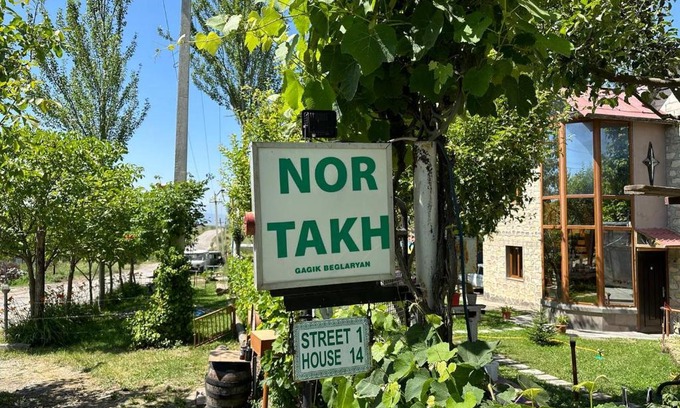 Artsvanik Bed & Breakfast | Nor Takh