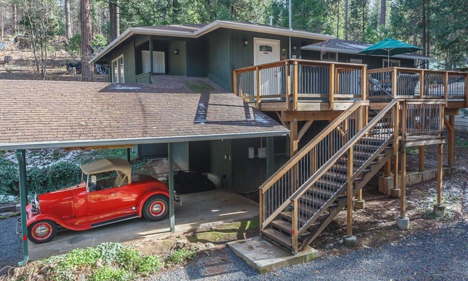 Mariposa House | Noras Yosemite Retreat II