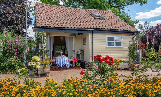 Bressingham Cottage | NORBANK COTTAGE, romantic, character holiday cottage in Bressingham