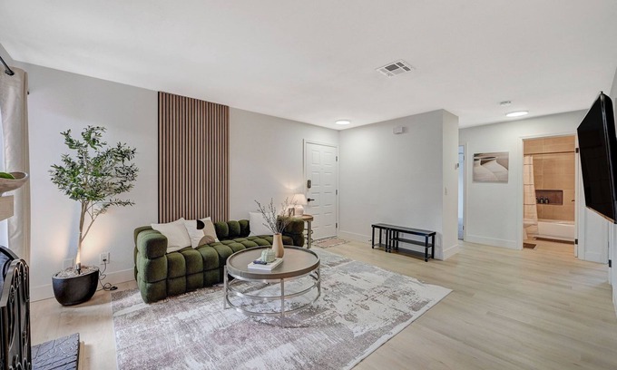 Spring Valley Condo | Nordic Grace FULLY Renovated 2 BD 2 BTH condo NEAR LV Strip - Free parking