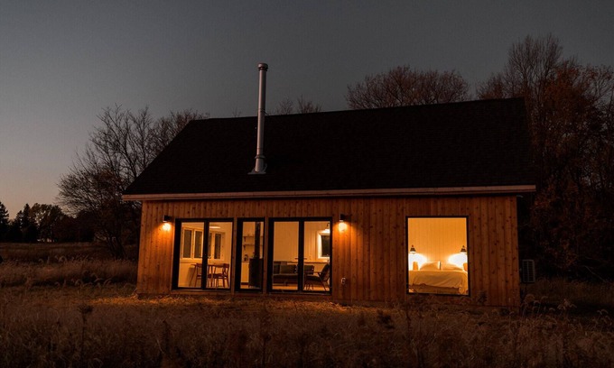 Stoughton Cabin | Nordic-inspired country retreat with wood fired tub 25-minutes from Madison, WI