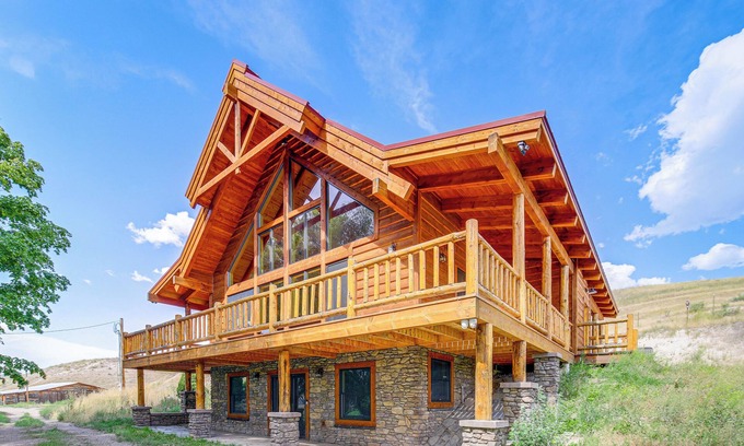 Arlee Cabin | Nordic Style Lodge w/Deck on 80 Acres in Arlee